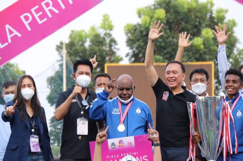 Bupati dan Pejabat Pemkab Barut Hadiri Penutupan Piala Pertiwi