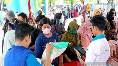 Operasi Pasar Jelang Ramadhan di Sampit Diserbu Warga