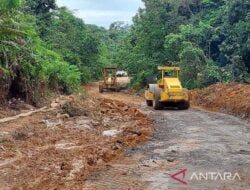 Dinas PUPR Barut Tangani Kerusakan Jalan Km 30 - Benangin