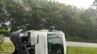 Ambulans Tabrak Truk Tronton: Satu Orang Tewas, Dua Lainnya Luka-luka