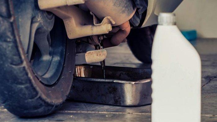 Jangan Paksakan Oli Motor Matik Dituang Ke Mesin Motor Sport, Seperti Ini Konsekuensinya