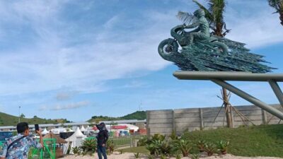 Patung Jokowi Naik Motor Di Mandalika Tempat Favorit Berfoto Usai MotoGP Mandalika