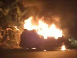 Sebuah Mobil Terbakar Usai Mengisi BBM di SPBU