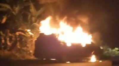 Sebuah Mobil Terbakar Usai Mengisi BBM di SPBU
