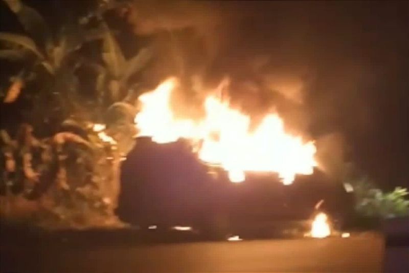 Sebuah Mobil Terbakar Usai Mengisi BBM di SPBU