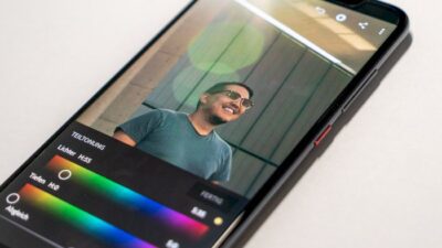 Untuk memaksimalkan foto Anda perlu download aplikasi edit foto berbayar terbaik untuk Android. Dengan begini tampilan feeds semakin kekinian karena sudah di program menggunakan software.