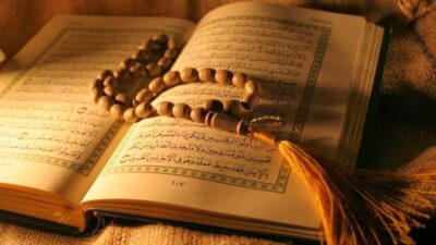 BACAAN Surat Al Kahfi Ayat 1-10 Tulisan Arab, Latin Serta Artinya