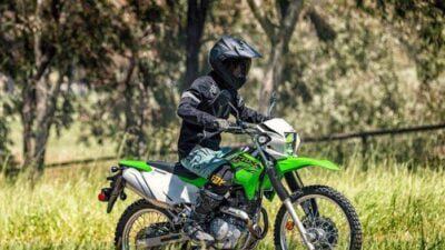 Kawasaki New KLX230R Resmi Diniagakan Dengan Tampilan Khas Low Down Seat