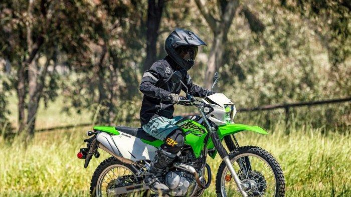 Kawasaki New KLX230R Resmi Diniagakan Dengan Tampilan Khas Low Down Seat