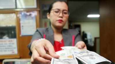 Dapat Banyak Tekanan, Rupiah Diprediksi Tembus Rp15.000