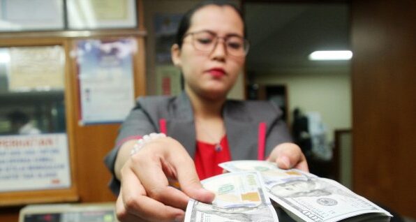 Dapat Banyak Tekanan, Rupiah Diprediksi Tembus Rp15.000