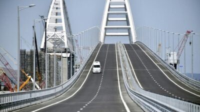 Dua Tentara Jerman Rampok Pangkalan Militer Untuk Sabotase Jembatan Krimea