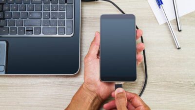 4 Cara Menghubungkan HP ke Laptop Secara Mudah