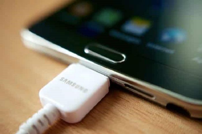 Cara Memperbaiki Charger HP Lambat Mengisi