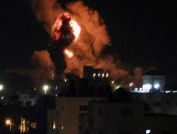 Israel Mengebom Gaza Sebagai Tanggapan Atas Roket Yang Ditembakkan Oleh Warga Palestina Selama Akhir Pekan