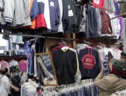 Mengenal Apa Itu Thrifting, Bisnis Pakaian Bekas Yang Dilarang Pemerintah