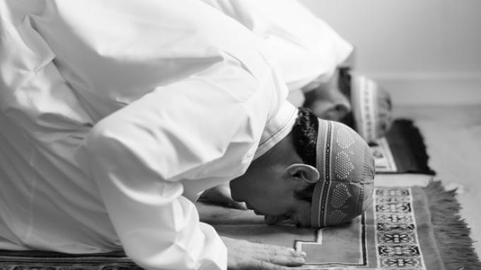 Niat Sholat Subuh, Tulisan Arab, Latin Saat Jadi Imam Atau Makmum, Lengkap Dengan Keutamaannya