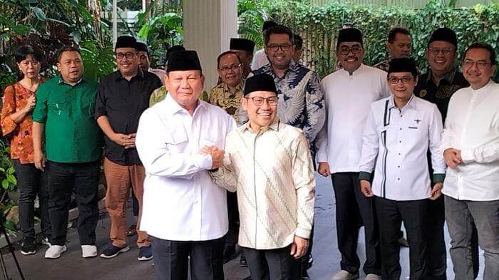 Tiba Di Kertanegara, Cak Imin Lakukan Salam Komando Bersama Prabowo Subianto