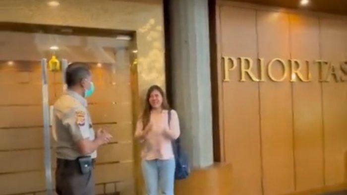 Viral Mantan Nasabah Menangis Minta Uang Dikembalikan, Ini Penjelasan Manajemen AXA Mandiri