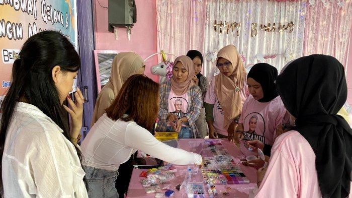 Srikandi Ganjar Kalteng Gelar Pelatihan Membuat Gelang Dan Cincin Manik-manik