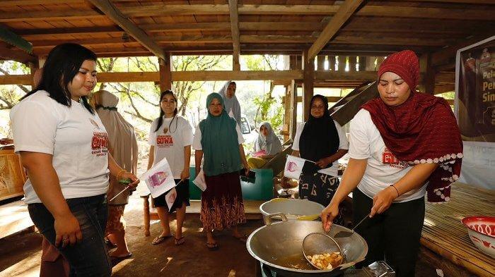Sukarelawan Ganjar Pranowo Menginisiasi Pelatihan Pembuatan Keripik Singkong Di Gowa