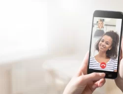 5 Aplikasi Mempercantik Video Call WhatsApp yang Wajib Dicoba 5 Aplikasi Mempercantik Video Call WhatsApp yang Wajib Dicoba