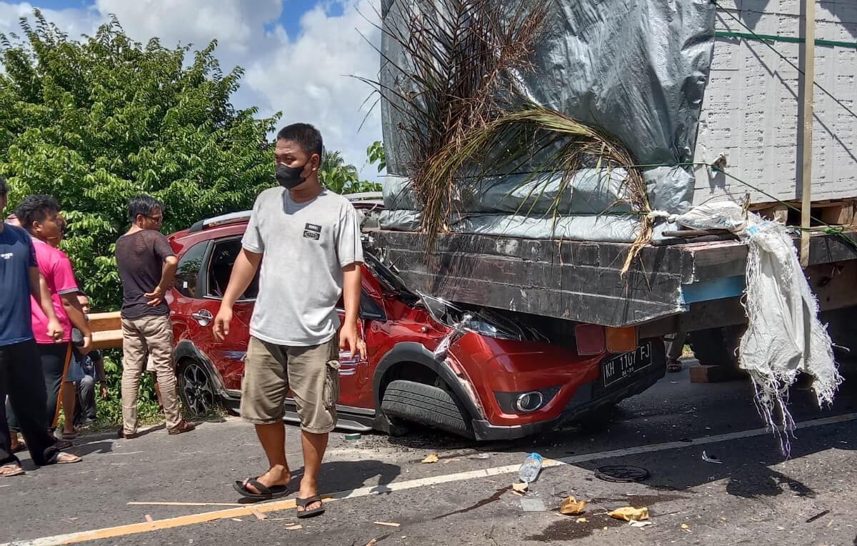 Laka Beruntun di Jembatan Sei Katingan Membuat Ratusan Pengendara Terjebak