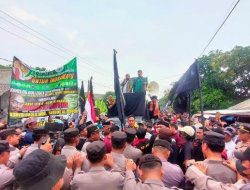 Unjuk Rasa Di Pondok Pesantren Al-Zaytun Indramayu Berakhir Ricuh, Polisi Tangkap 2 Orang Provokator