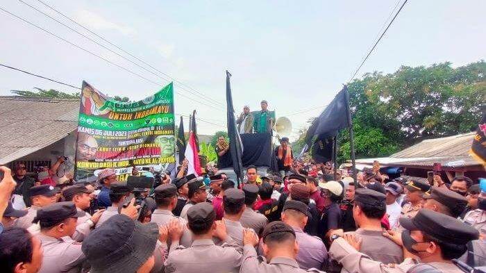 Unjuk Rasa Di Pondok Pesantren Al-Zaytun Indramayu Berakhir Ricuh, Polisi Tangkap 2 Orang Provokator